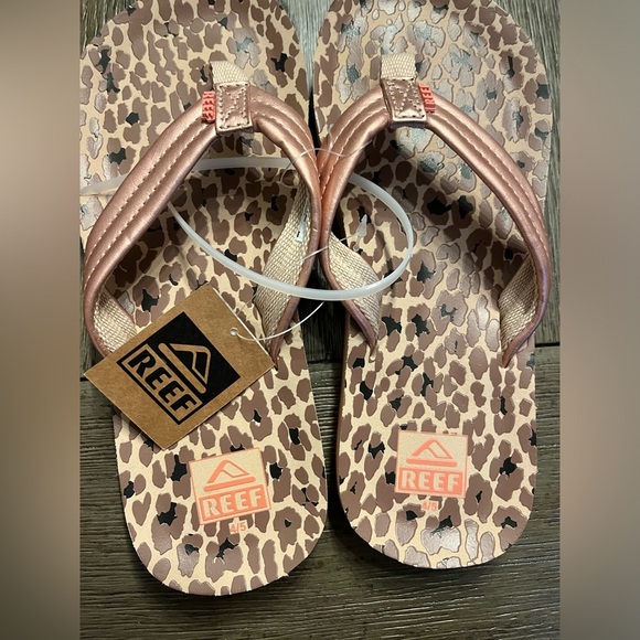 NWT kids pink cheetah reef flip flops - Picture 3 of 3